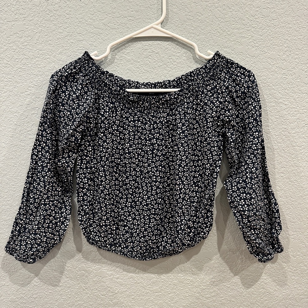 EUC Brandy Melville long sleeve crop top - one size